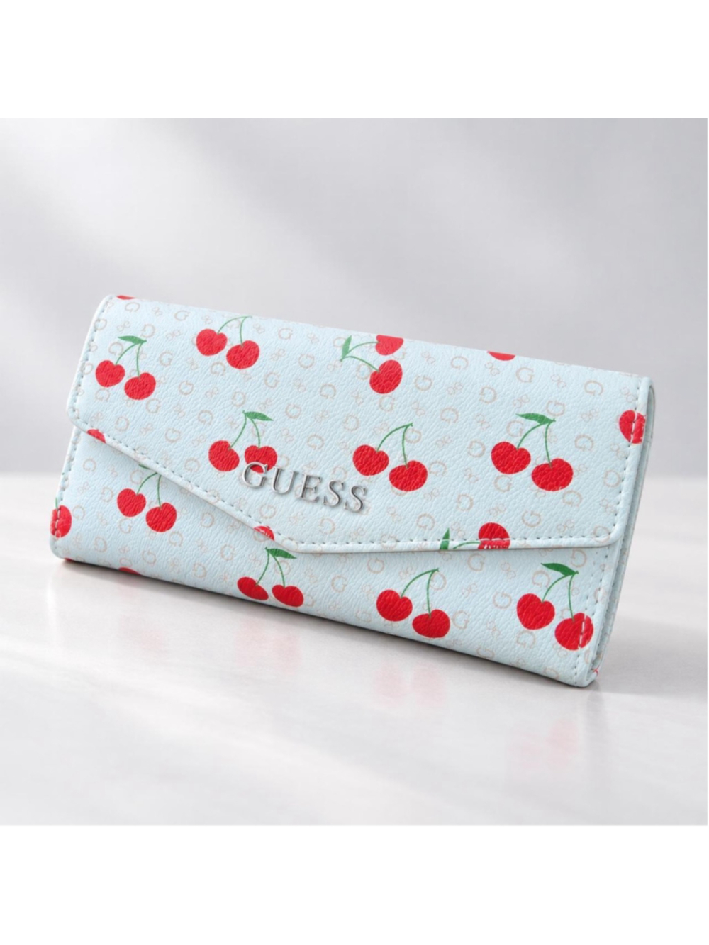 GUESS Cherry Print Slim Clutch Wallet New

GUESS slim trifold clutch wallet in a